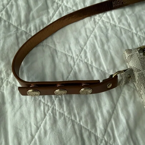 Michael Kors Cream and Brown Belt Bag with Gold Chain - Picture 4 of 10